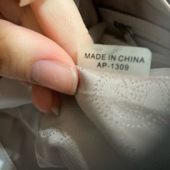 Authentic Michael Kors shoulder bag with extension strap in the colour white - Picture 4 of 4